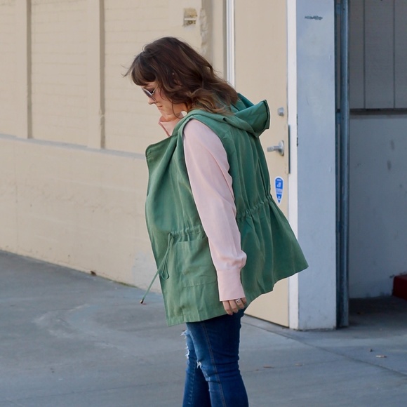 Army Green Drape Front Hooded Vest - Picture 4 of 7